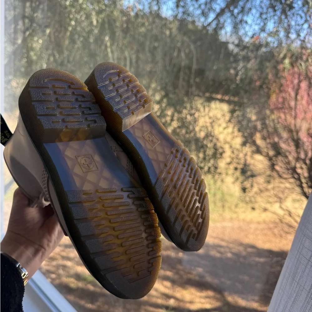 Dr martens tan/sandy boots 1y
